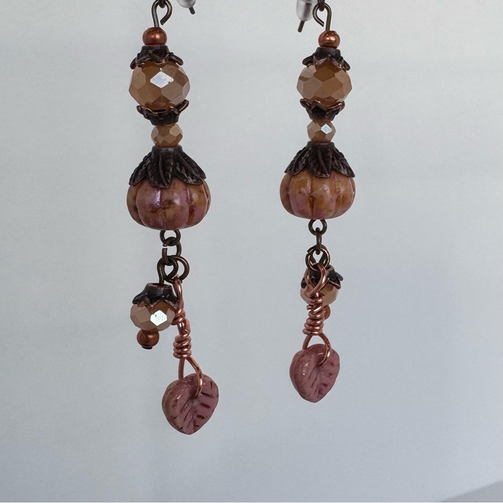 Hand Crafted Pretty in Pink Pumpkin Earrings Dangle Czech Glass Leaf NWT - Picture 3 of 9